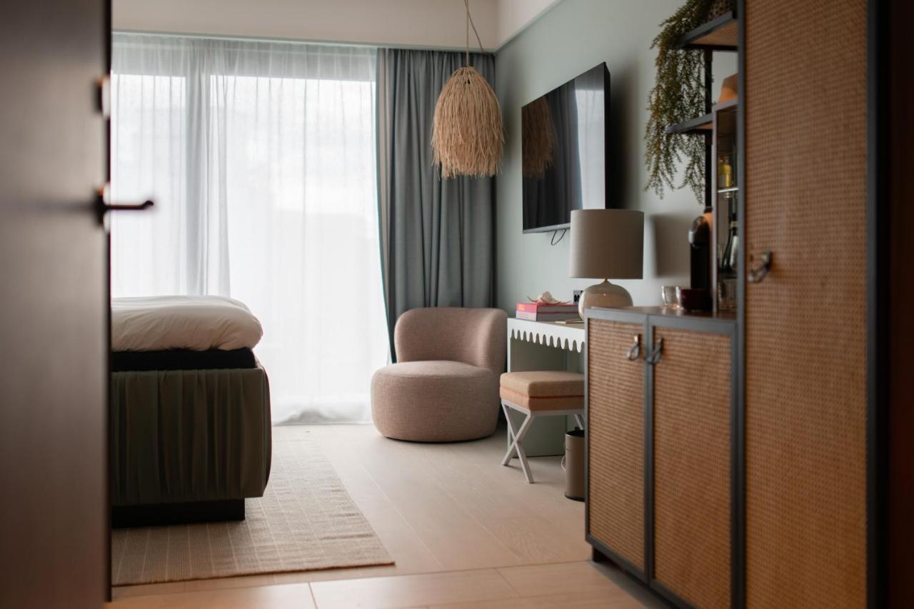 Hotel Riviera Мос Екстериор снимка