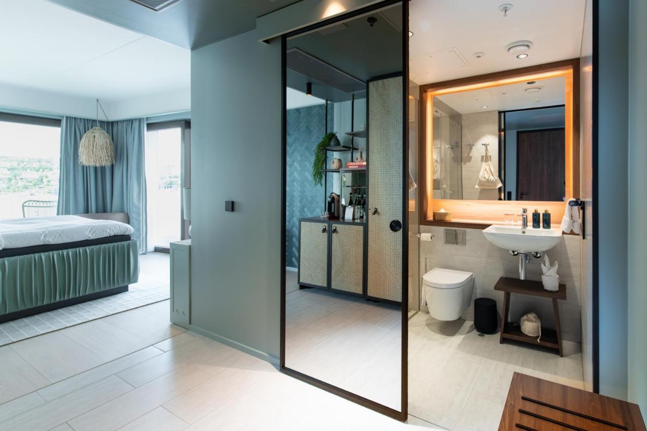 Hotel Riviera Мос Екстериор снимка