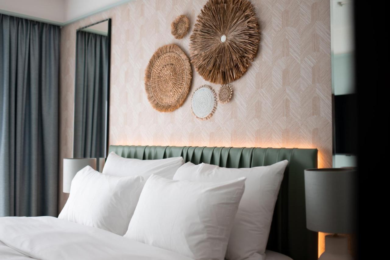 Hotel Riviera Мос Екстериор снимка