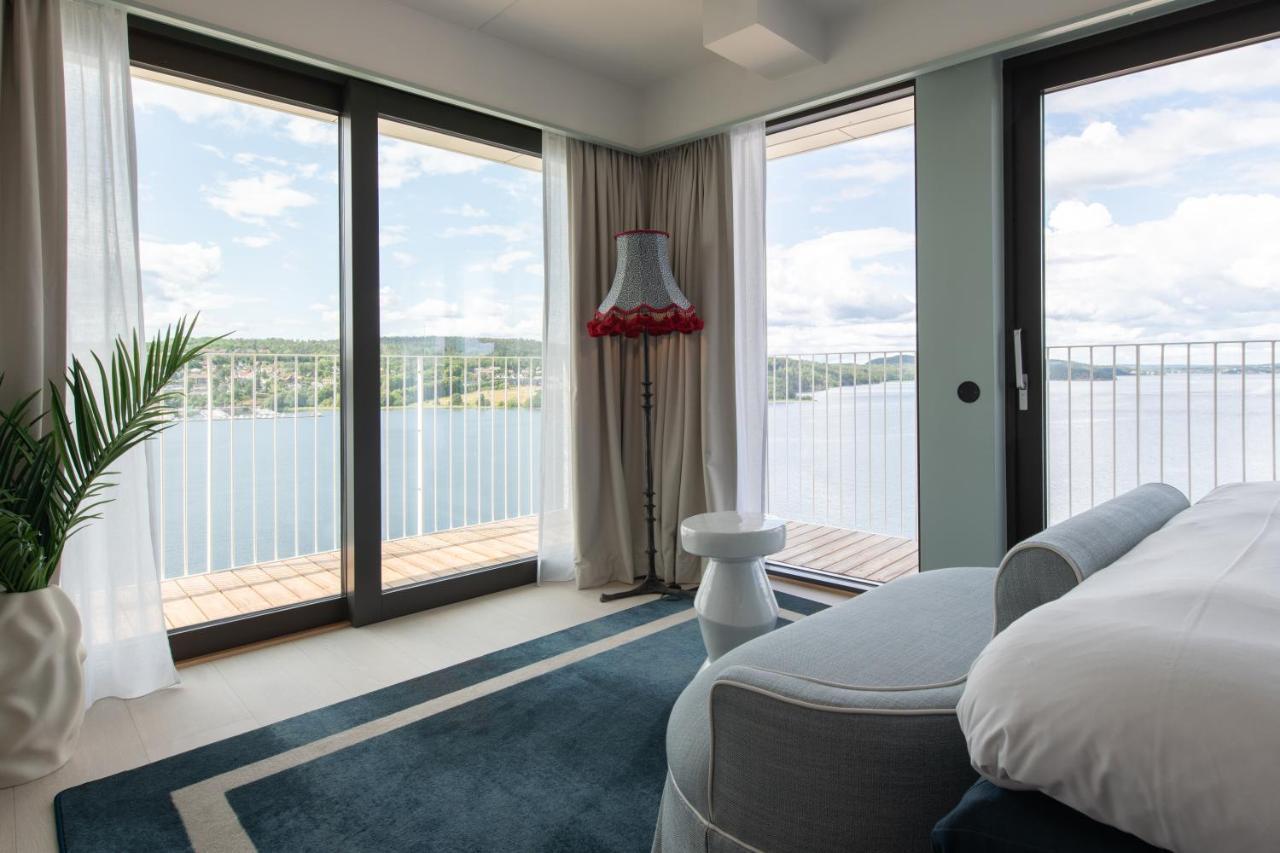 Hotel Riviera Мос Екстериор снимка