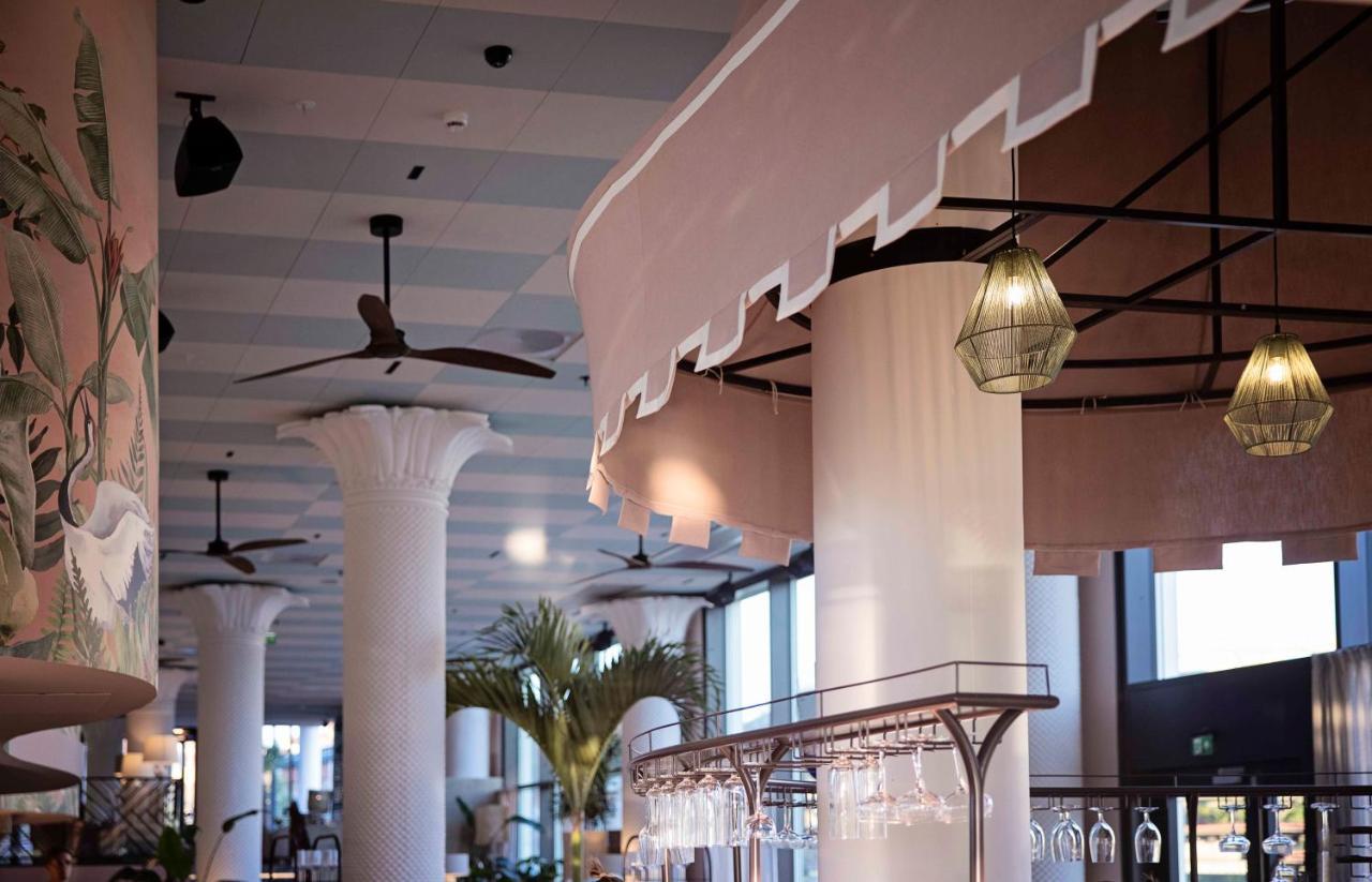 Hotel Riviera Мос Екстериор снимка
