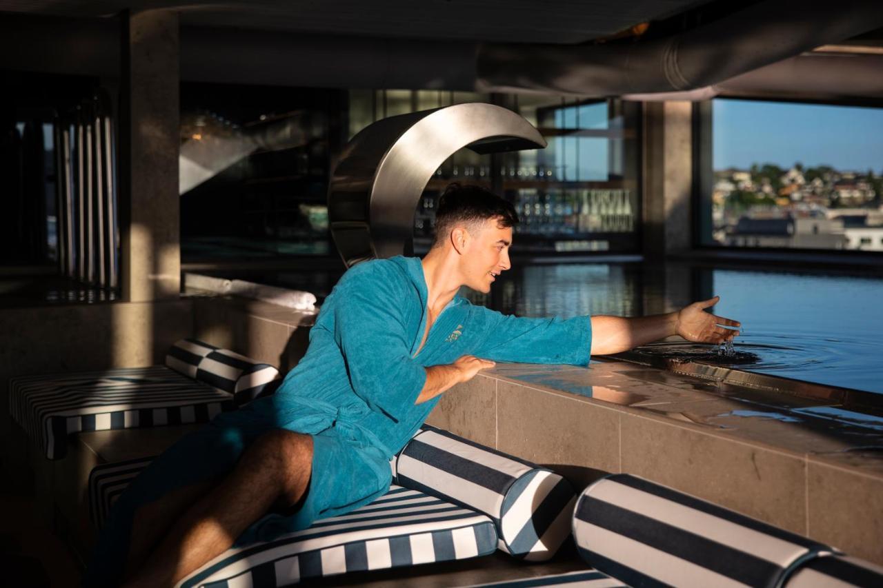 Hotel Riviera Мос Екстериор снимка
