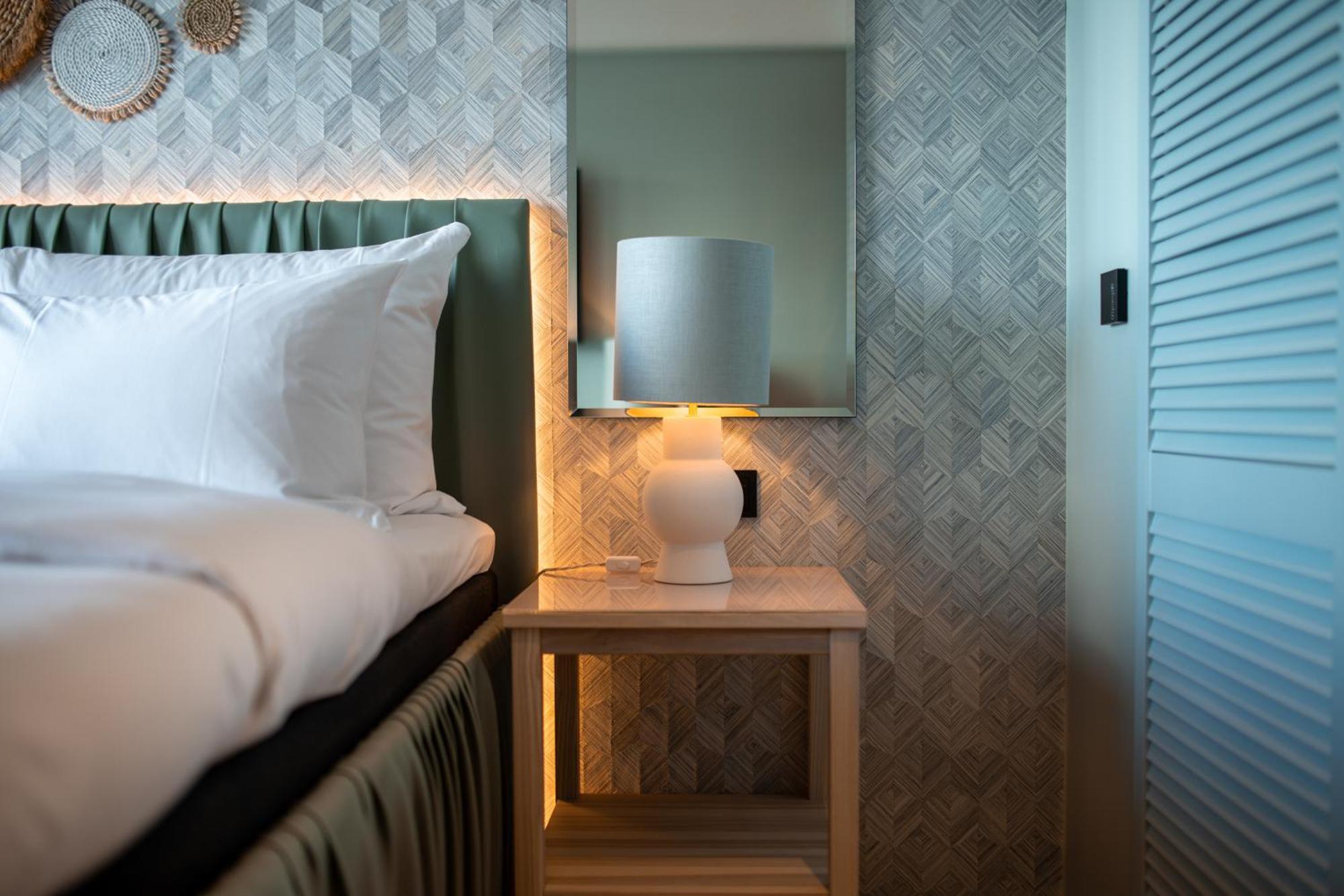 Hotel Riviera Мос Екстериор снимка